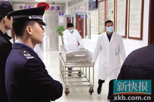 广州一押钞员命丧配枪 疑俯身捡手机时枪支走火