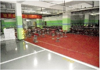 郑州农科路上有停车陷阱 店主为拉客私画停车