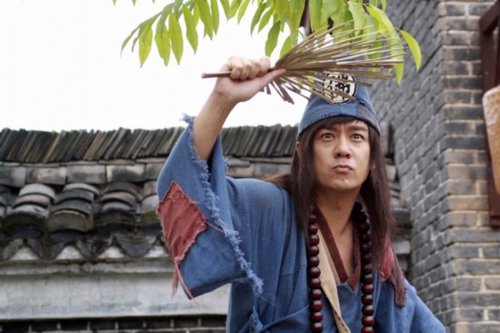 陈嘉桓遭男星狼吻 圈中艺人为何反应不一_大豫网_腾讯网