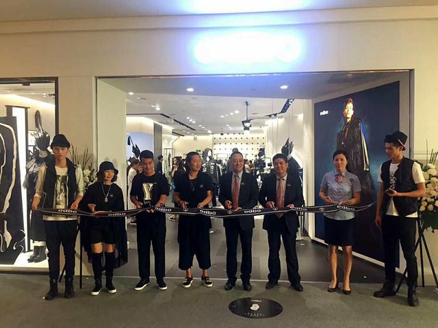 多维空间 千面黑白--odbo郑州丹尼斯大卫城旗舰店隆重启幕_大豫网_腾讯网