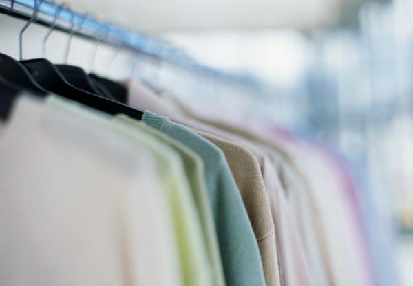 干洗衣物为什么会发灰?_大豫网_腾讯网