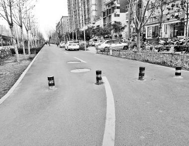 郑州北三环生态廊道成停车场隔离柱为何频失