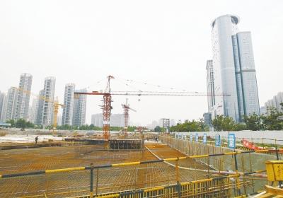 郑州今年将建14个停车场 郑东新区路面车位复活