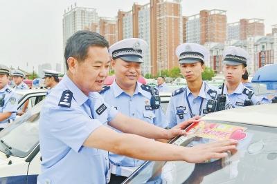 昨日,记者从洛阳市交警支队获悉,3日上午在洛阳定鼎门遗址广场举办了