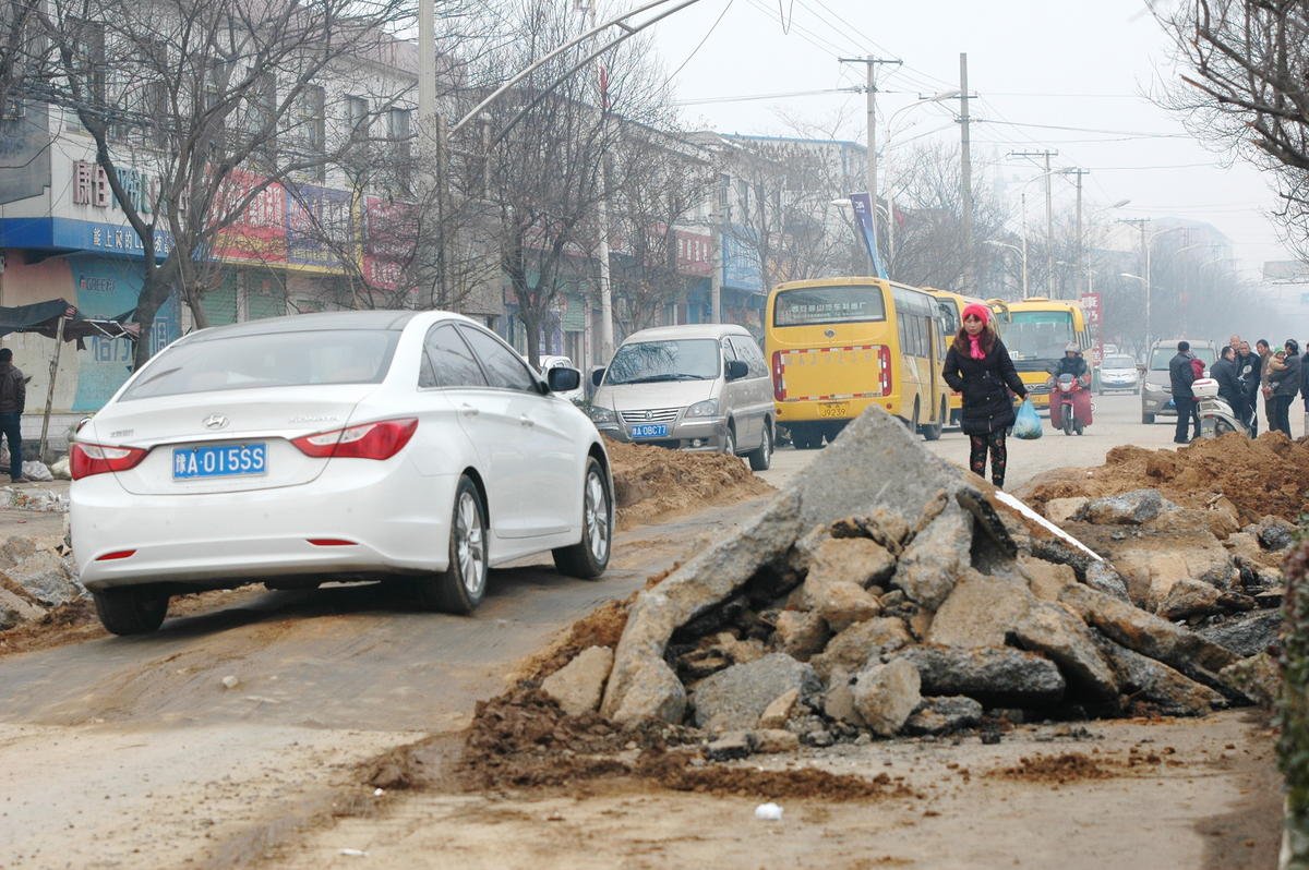 深圳GDP靠修路挖路_深圳特色修路表情包(3)