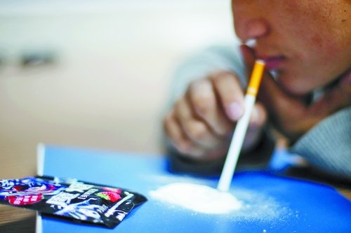 洛阳小学周边商店售卖“魔烟” 吸食方式似吸毒