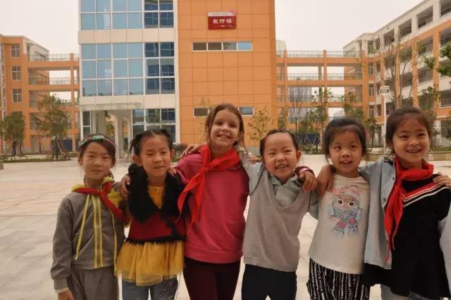 南阳一数学来个南非小女孩为啥不远万里来这数学小学小学生答案v数学卷报能力图片
