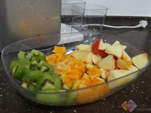 熬夜看球紧急补救 快手鲜榨果汁补维C