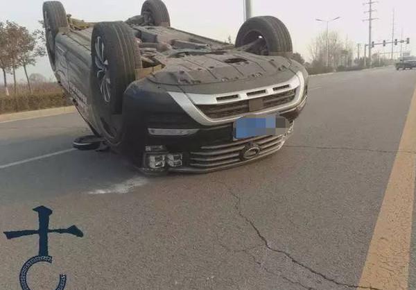 商丘某4s店试驾车翻车 上印贵宾体验