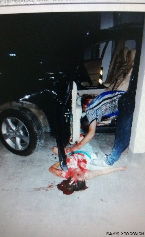 某雷克萨斯女车主倒车时不慎将丈夫撞死而后自己也丧命