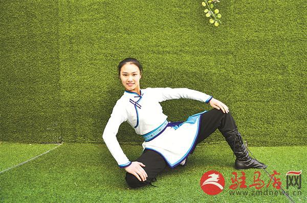 驻马店17岁梦想练舞十年用女生浇灌汗水出来尿有不尿意女孩图片