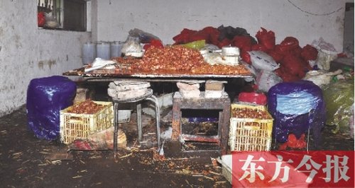 媒体曝光牙签肉黑作坊：掉地上的肉串狗都不吃
