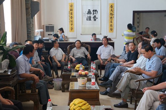 许昌神垕古镇举行纪念陶瓷大师晋佩章研讨会