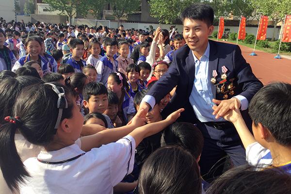 弘扬抗震救灾精神传承红色基因