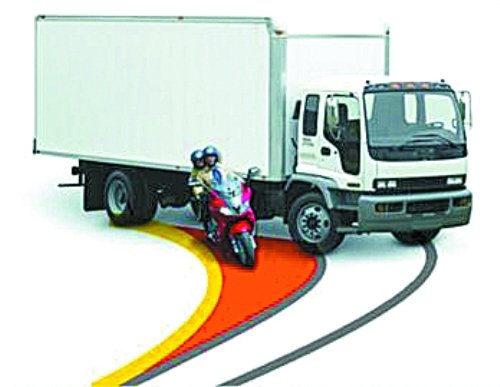 11岁女孩骑电动车被公交挂倒 头部遭碾轧身亡