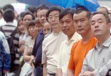 让孩子能在异地高考是许多家长的期盼