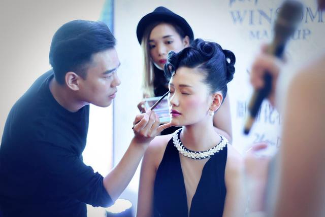 化妆造型师周鼎:从业14年,特立独行但不忘初心_大豫网_腾讯网