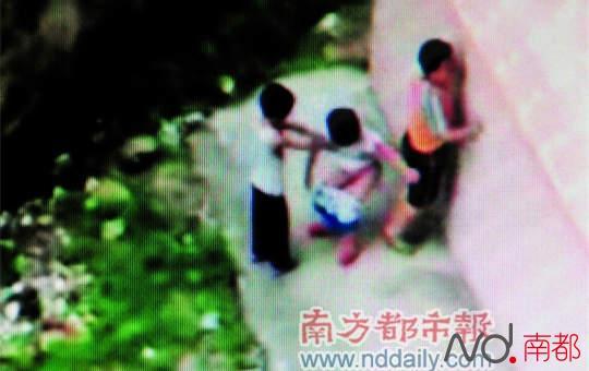 男孩12岁看黄网 家长束手无策求助                很多孩子都会好奇