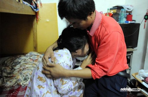 <em>妻子</em>被强暴丈夫躲<em>隔壁</em> 爱人受辱你会怎么做?_