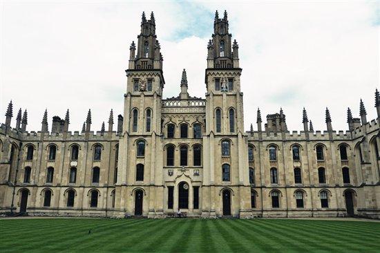 上海留学中介哪家好,申请服务哪家专业度高