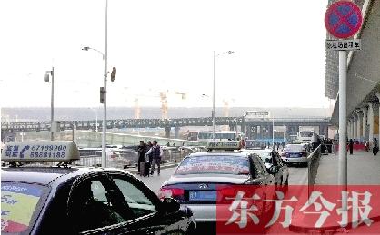 “只議價(jià)、不打表”機(jī)場黑出租抹黑河南