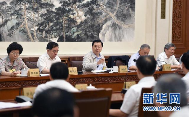 常委会会议分组审议关于实行宪法宣誓制度的决