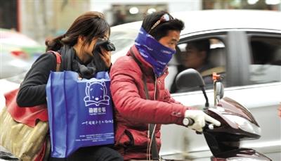 河南多地发布大风预警 周三有冷空气周末有雨