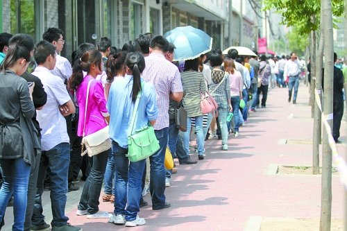 郑州航空港招聘会举行 物流逆袭成热门岗位