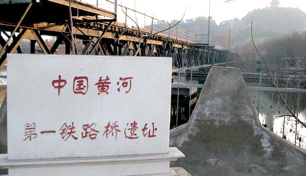 郑州黄河铁路大桥服役54年退休 三桥经百年沧桑