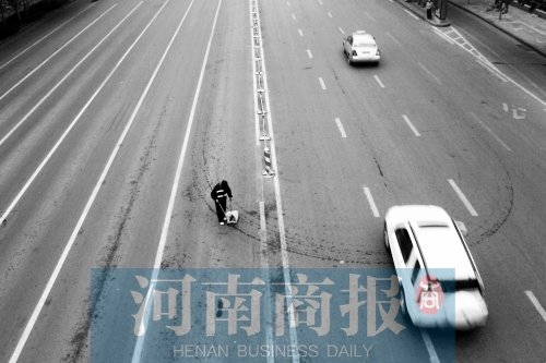 郑州城区95%环卫工为临时工 九成人无意外保险