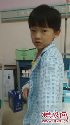 濮阳6岁小正太患病大小便困难被疼哭 家人求帮助