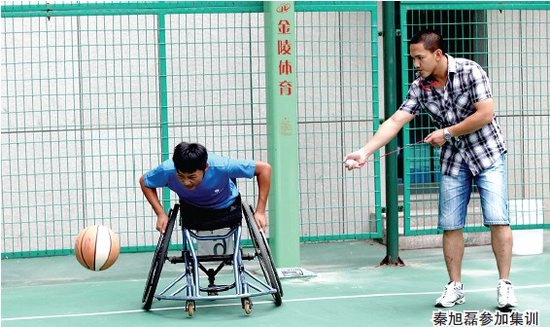 无腿少年入轮椅篮球培训班 有望参加全国锦标
