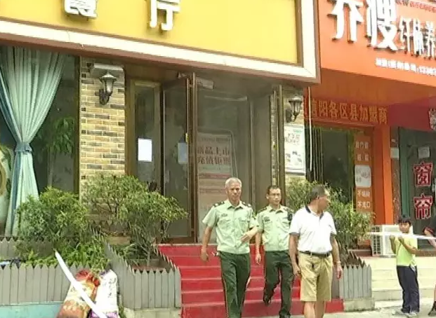 信阳一餐厅突然起火 已是该店今年第二次起火