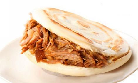 19岁小伙开4平方米肉夹馍店月入过万