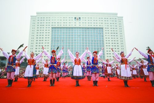 河洛文化节精彩不断 洛城街头刮起异域风