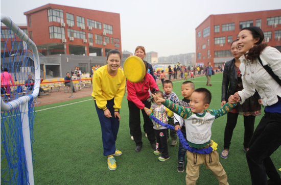 卡乐咪国际儿童俱乐部美式运动会走进昆丽河小