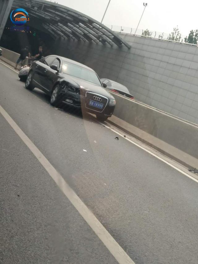 郑州老年代步车隧道逆行被撞伤 怎么赔？