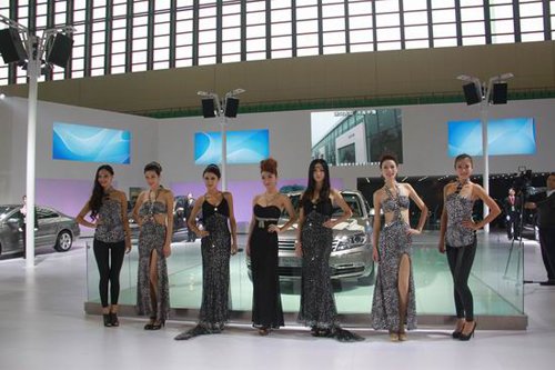 河南中豫携手王琳娜惊艳亮相郑州国际车展