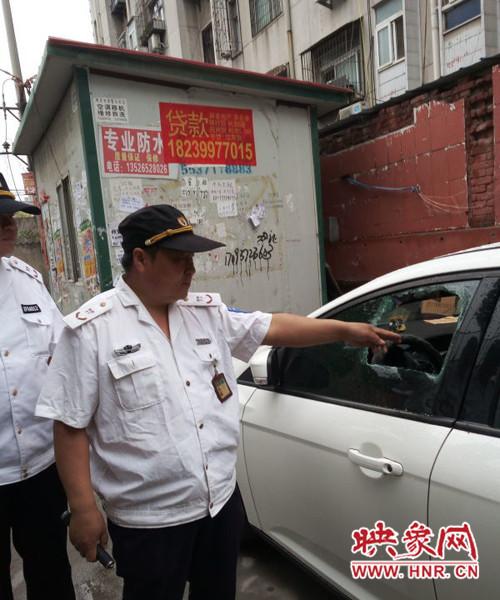 女子把车停路边深夜被砸 监控失效难寻肇事者