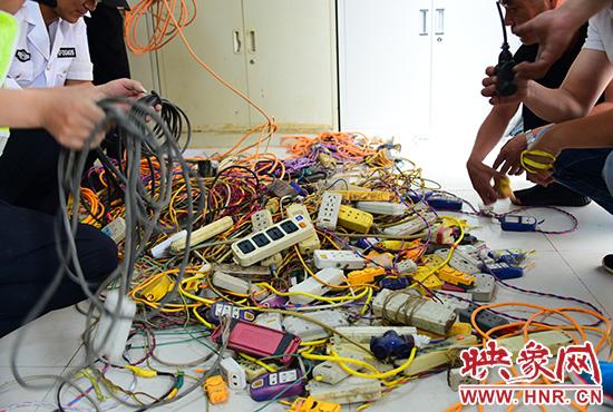 郑州小区清理飞线充电防火灾 三百插座被剪断