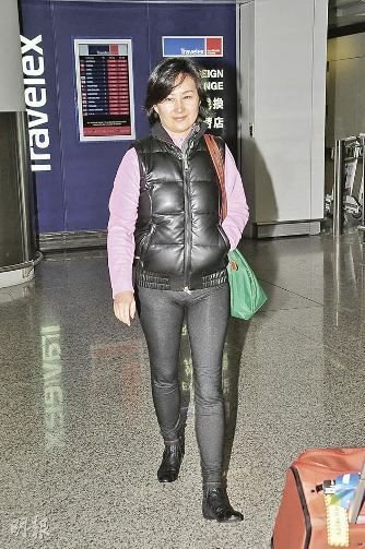 赌王爱女<em>何超琼</em>同性恋情曝光 <em>女友</em>带情戒(图)_