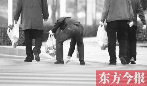 郑州万名机关干部扫大街 如此“作秀”可以有