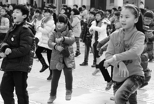 骑马体育锻炼困难重重落实舞孩子操让足球喜美娜多有滑翔伞吗图片