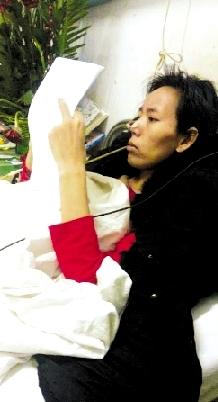 洛阳女教师因患癌离开讲台 全班学生哭声一片