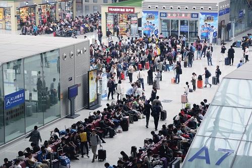 184.5万人次!十一黄金周郑州俩火车站创 历史