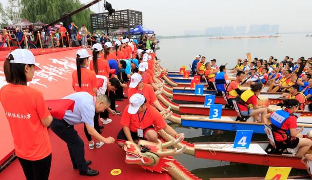第七届中华轩辕龙舟大赛于龙湖激扬开赛
