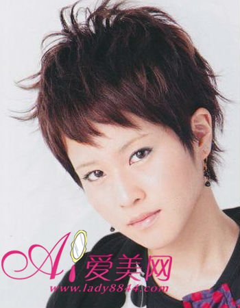 盘点:抢占帅气 最新女生短发烫发发型