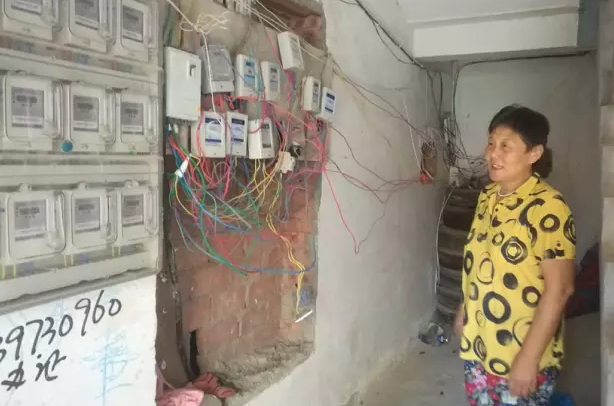 信阳一小区随时停水停电 业主感叹不如回农村