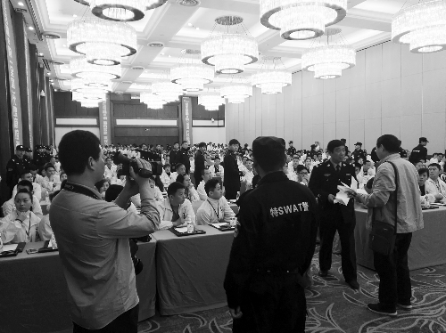 河南一公司搞传销 开年会时被警方一锅端
