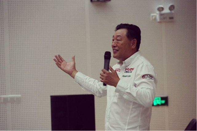 中国车王卢宁军携江西五十铃朝阳轮胎车队走进